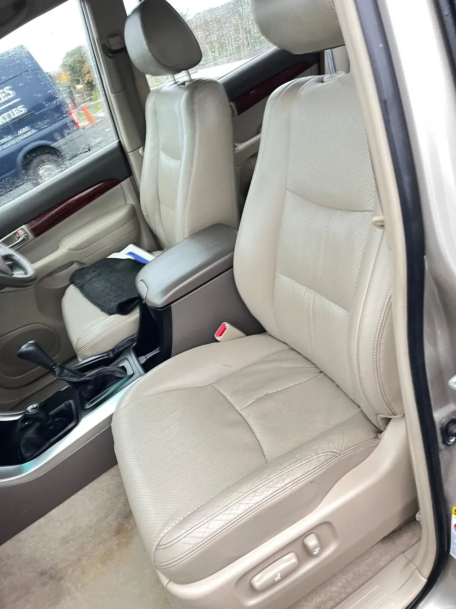 Toyota Land Cruiser 2004 8 seater - Image 5