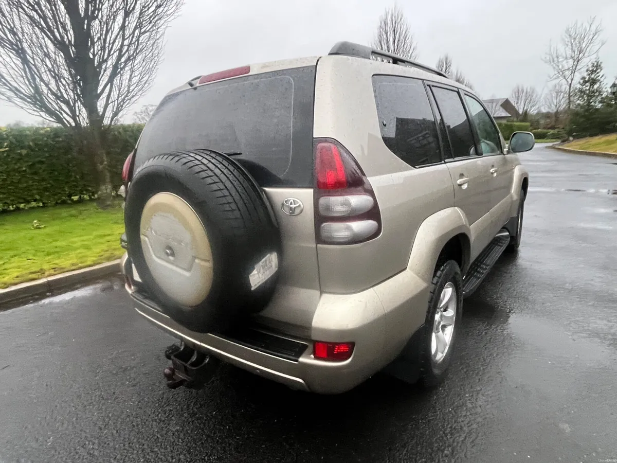 Toyota Land Cruiser 2004 8 seater - Image 3