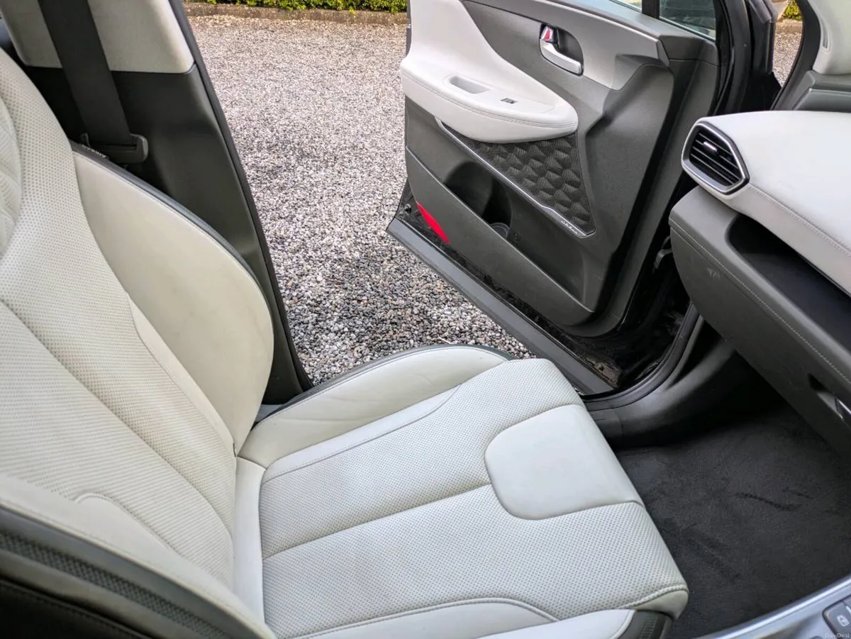 Hyundai Santa Fe Phev - Image 4