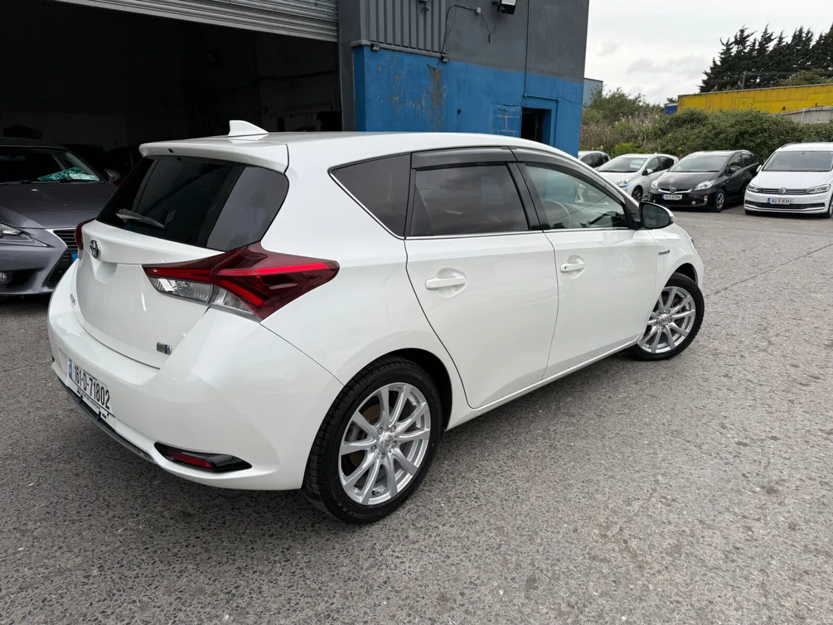 2016 Toyota Auris Hybrid Automatic - Image 3