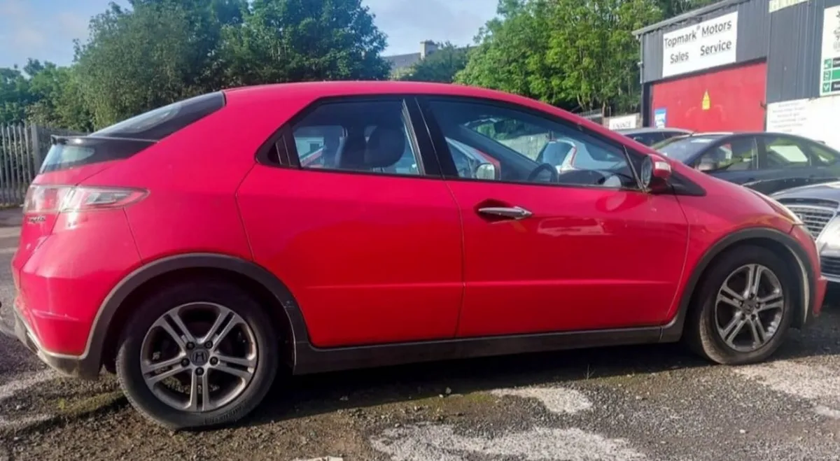 2011 Honda Civic 1.8 petrol Top spec!!! - Image 2