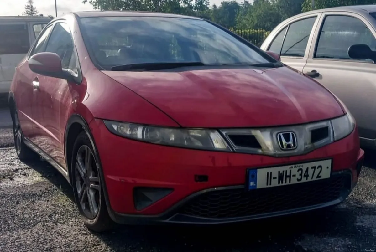 2011 Honda Civic 1.8 petrol Top spec!!! - Image 1