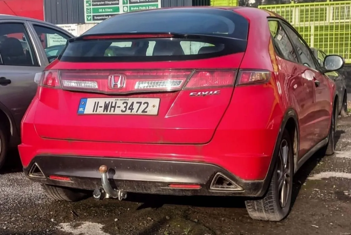 2011 Honda Civic 1.8 petrol Top spec!!! - Image 3