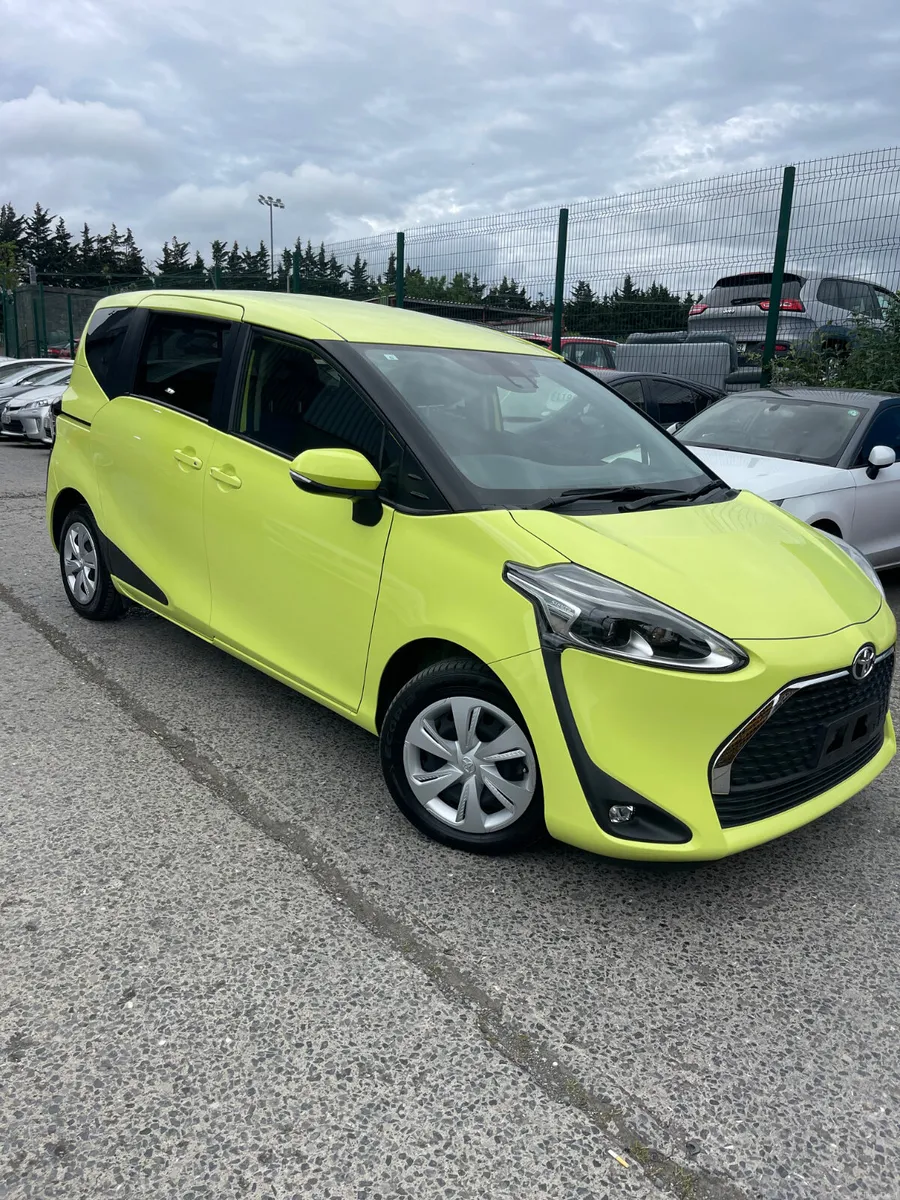 2019 Toyota Sienta automatic hybrid - Image 2