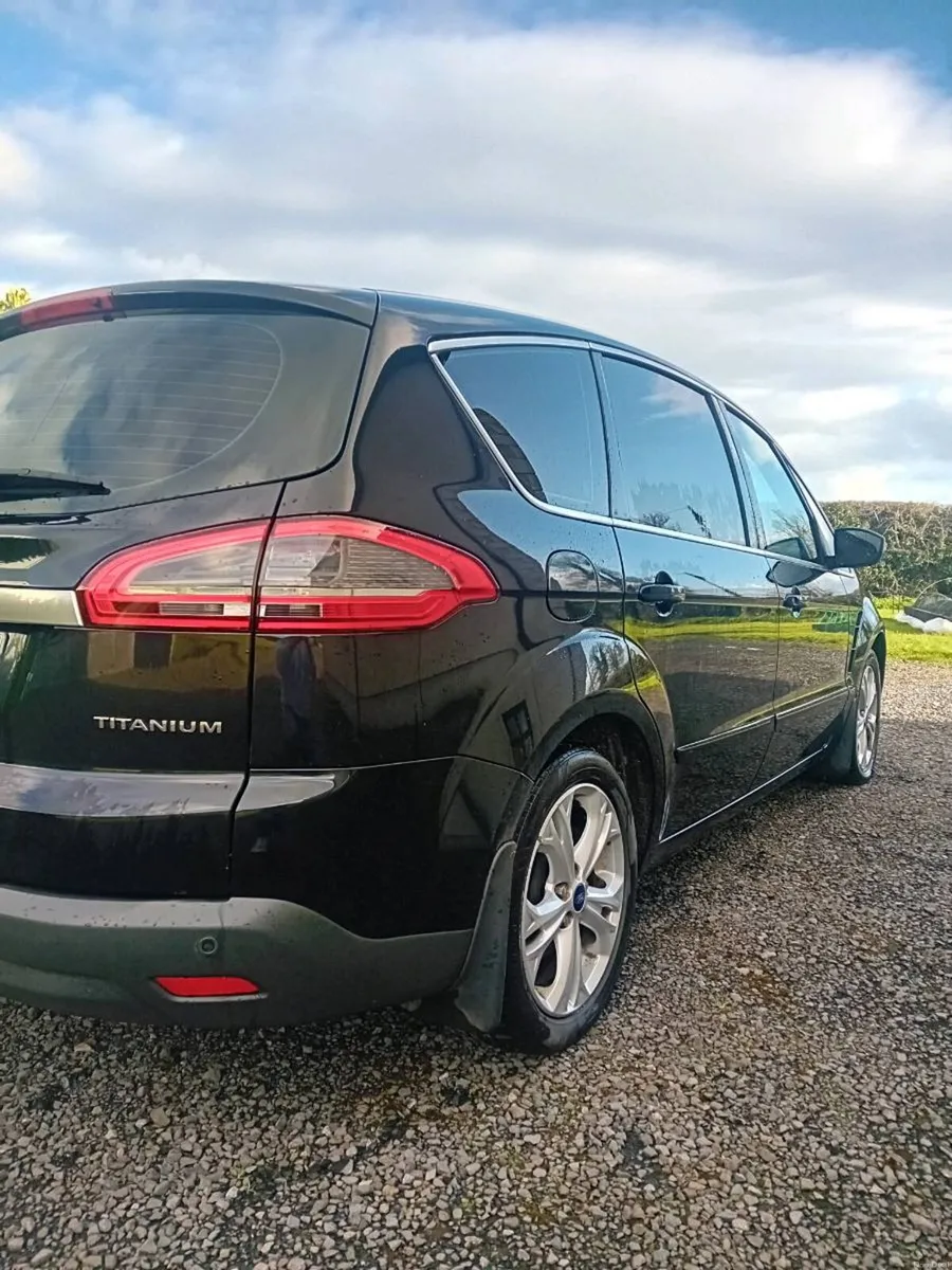 2.0L  Ford Smax - Image 2