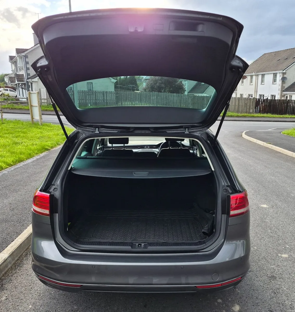 Volkswagen Passat Estate - Image 2