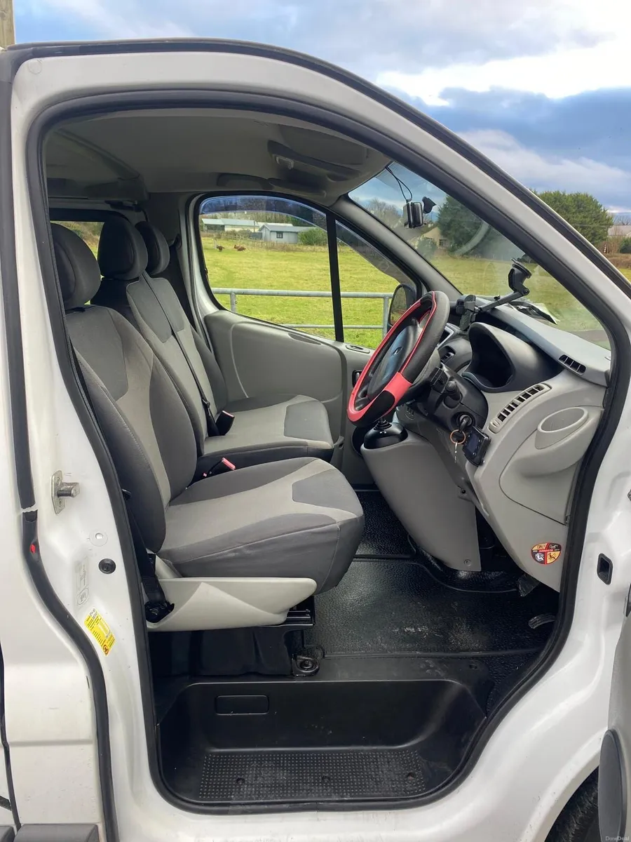 Renault traffic 9 seater - Image 3