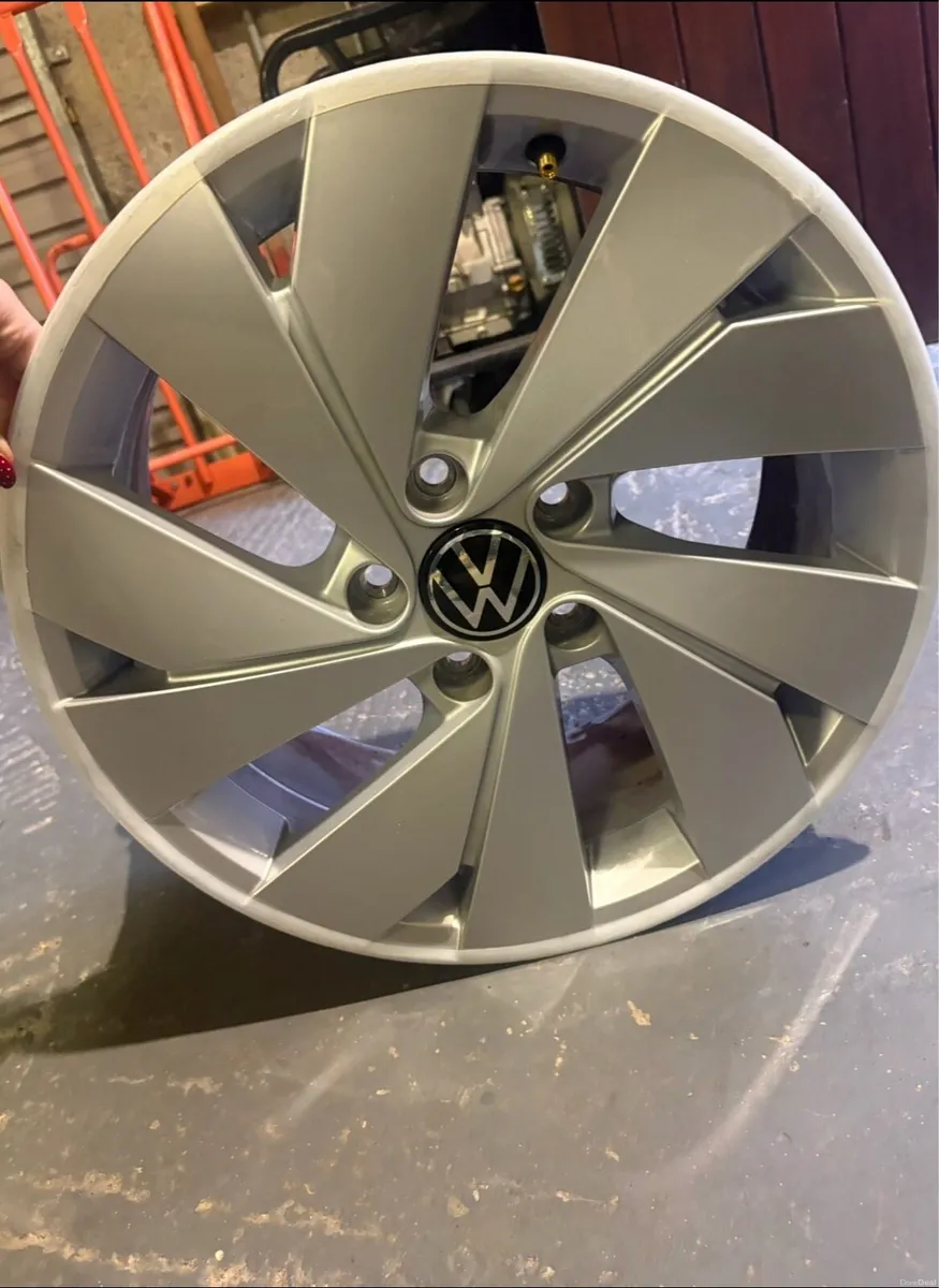 4 17’’ VW Alloy - Image 1