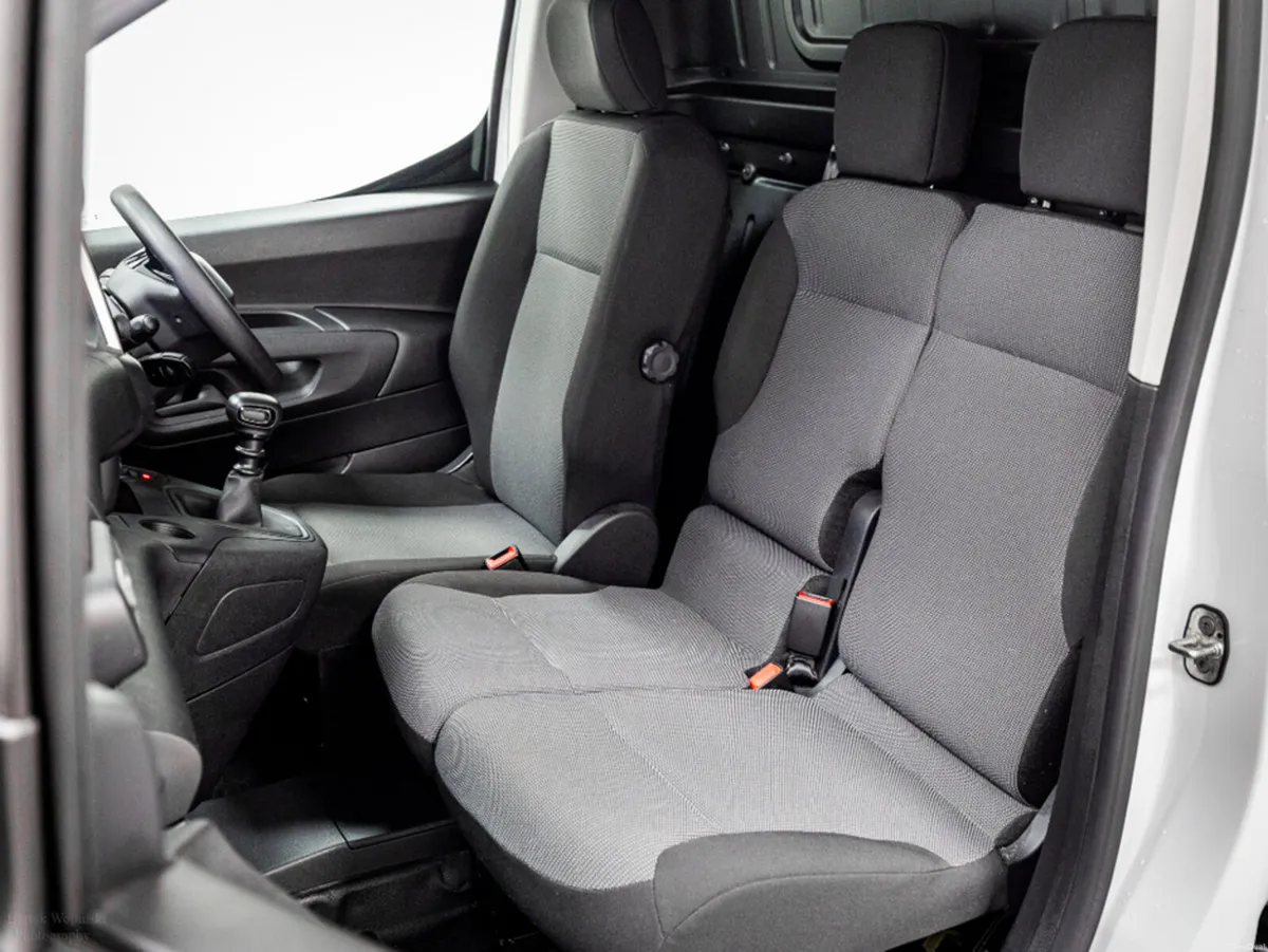 Peugeot Partner Pro Plus 1.5 Diesel 100HP - €19, 9 - Image 4