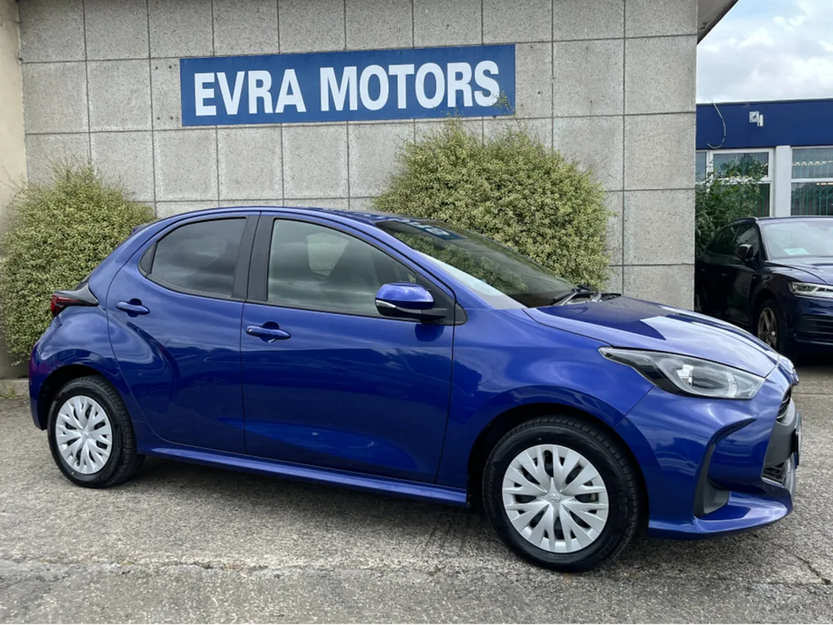 Toyota Yaris 4WD X HYBRID AUTOMATIC 1.5 PETROL //R - Image 3