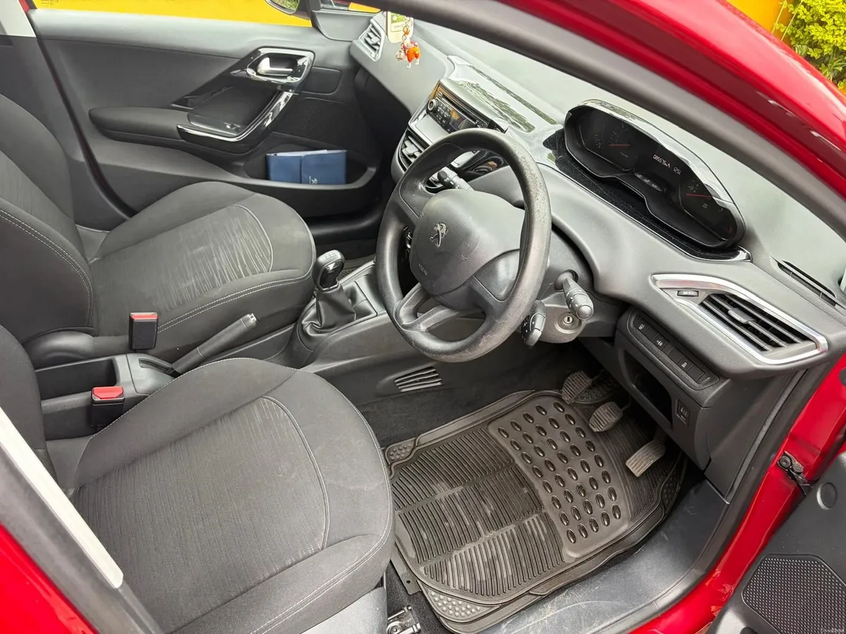 Peugeot 208 2015 - Image 3