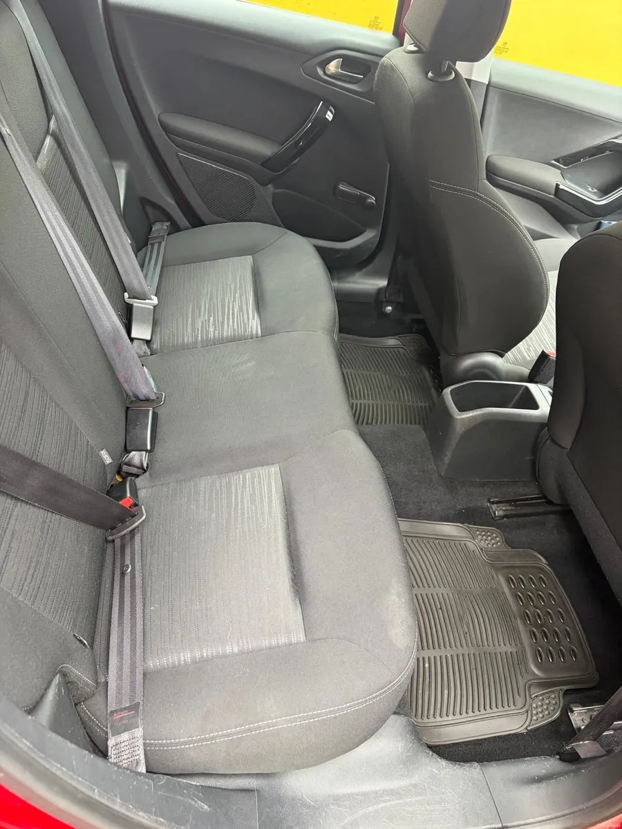 Peugeot 208 2015 - Image 4