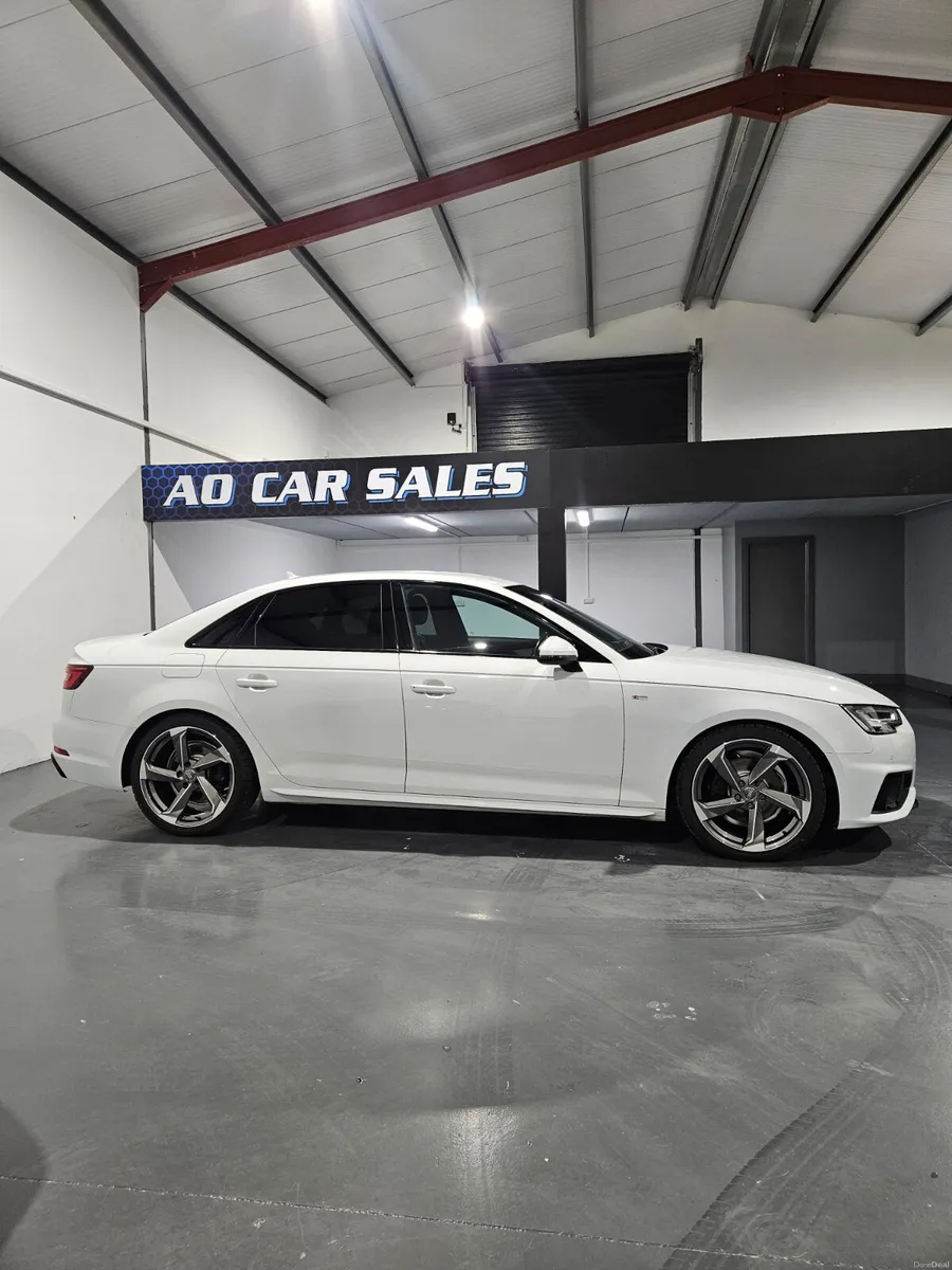 Audi A4 2019 2.0 tdi s line black edition spec - Image 4