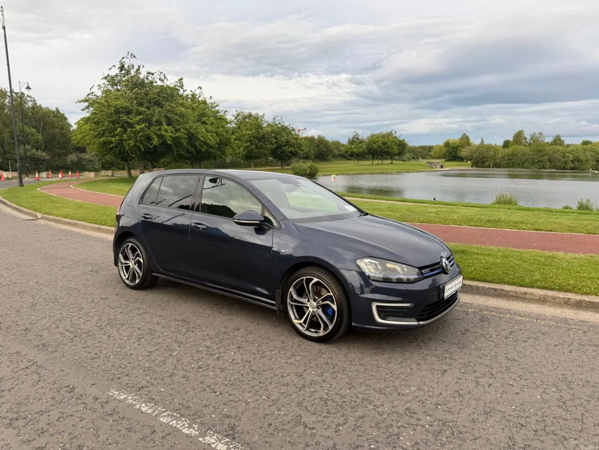 Volkswagen Golf 1.4 GTE NAV S-A 5DR ELECTRONIC - Image 4