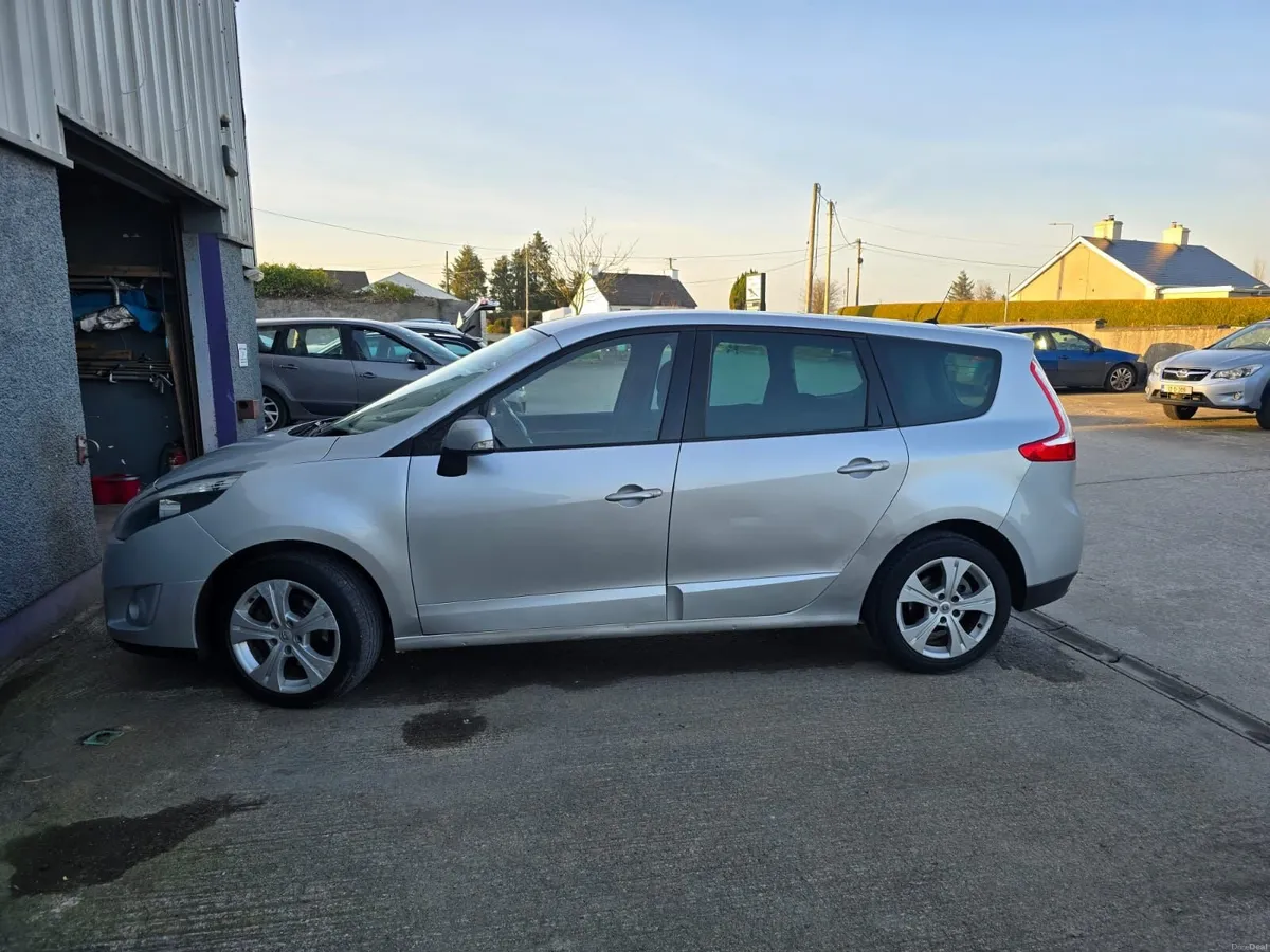 Renault Grand Scenic 2011 - Image 2