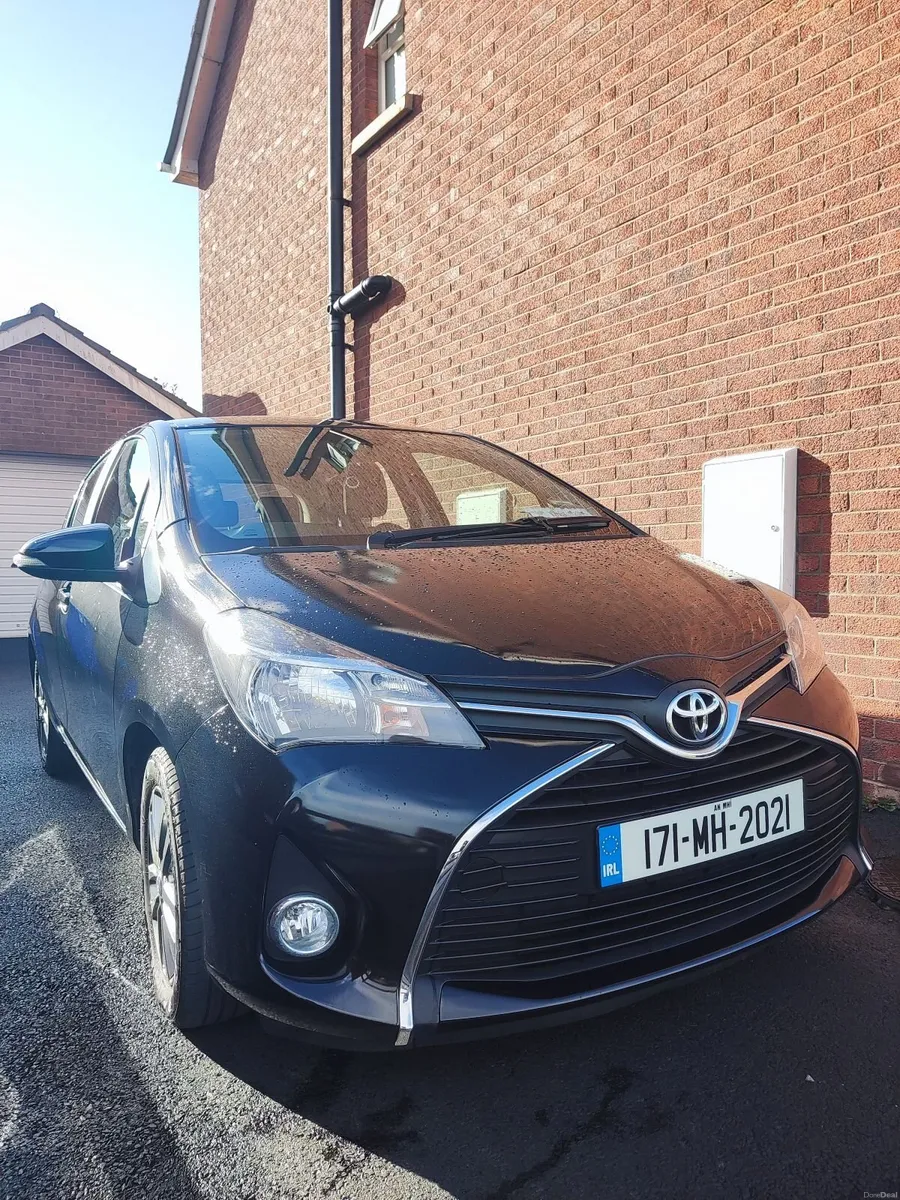 Toyota Yaris 2017 black manual - Image 1