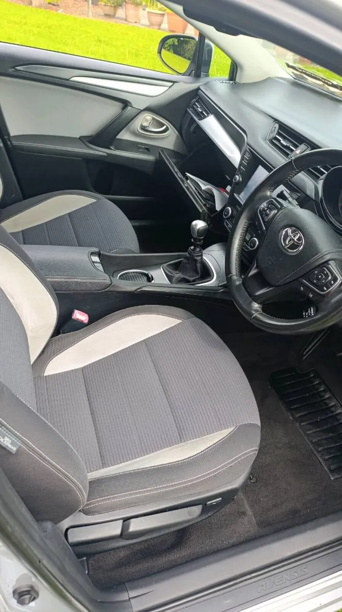 Toyota Avensis Luna 2015 - Image 3