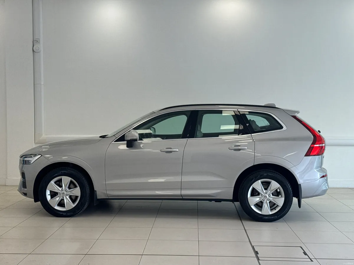 Volvo XC60 2022 - Image 3