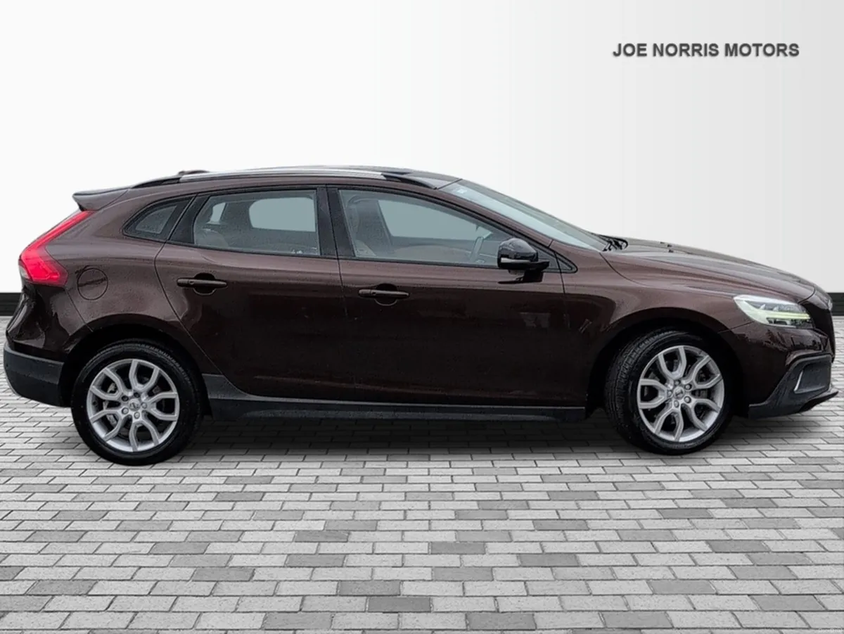 Volvo V40 2.0 Diesel Cross Country AUTO - Image 4