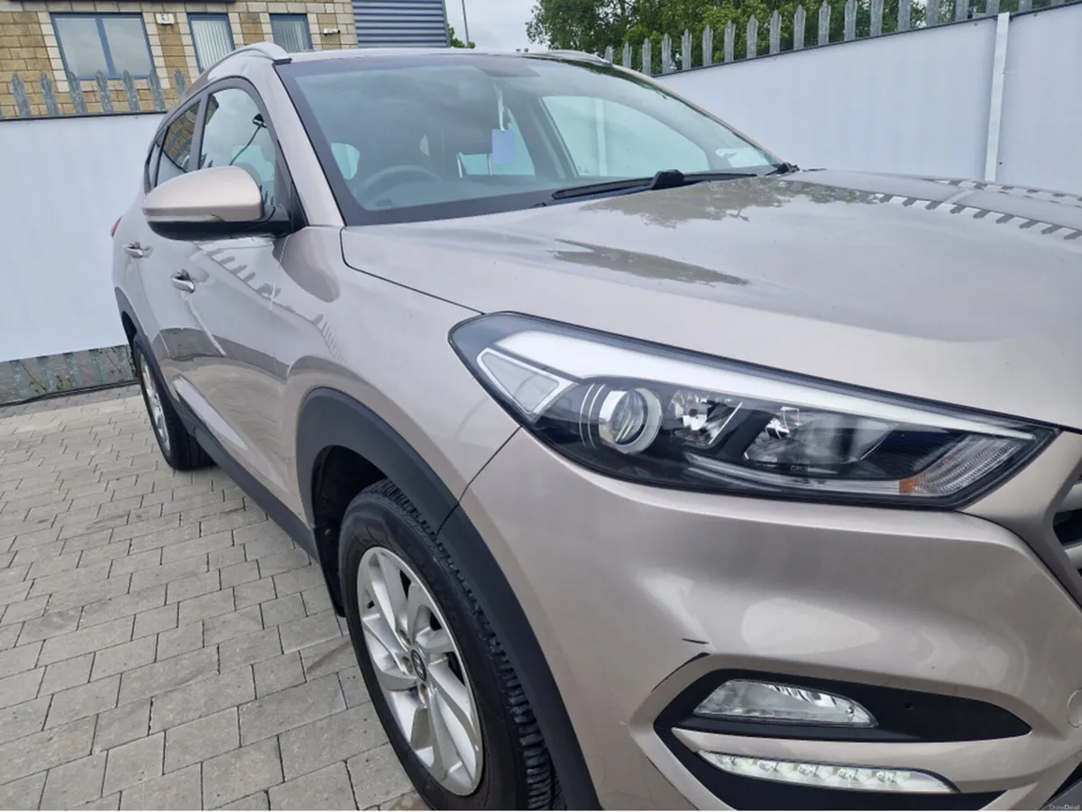 Hyundai Tucson EXECUTIVE 5DR - Image 2