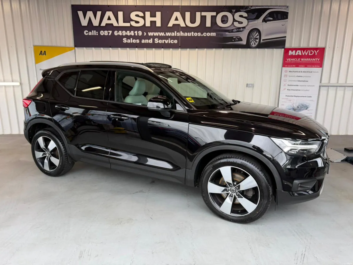 Volvo XC40 D4 AWD MOMENTUM PRO 5DR A AUTO - Image 1