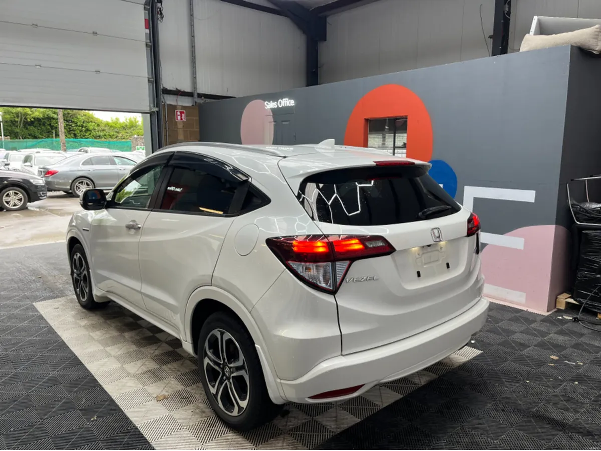 Honda Vezel 2016 HONDA VEZEL HYBRID Z 1.5 AUTOMATI - Image 4