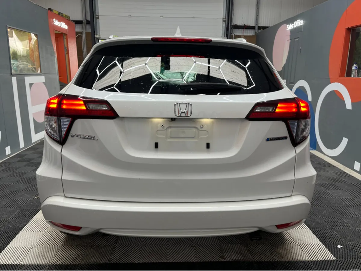 Honda Vezel 2016 HONDA VEZEL HYBRID Z 1.5 AUTOMATI - Image 3