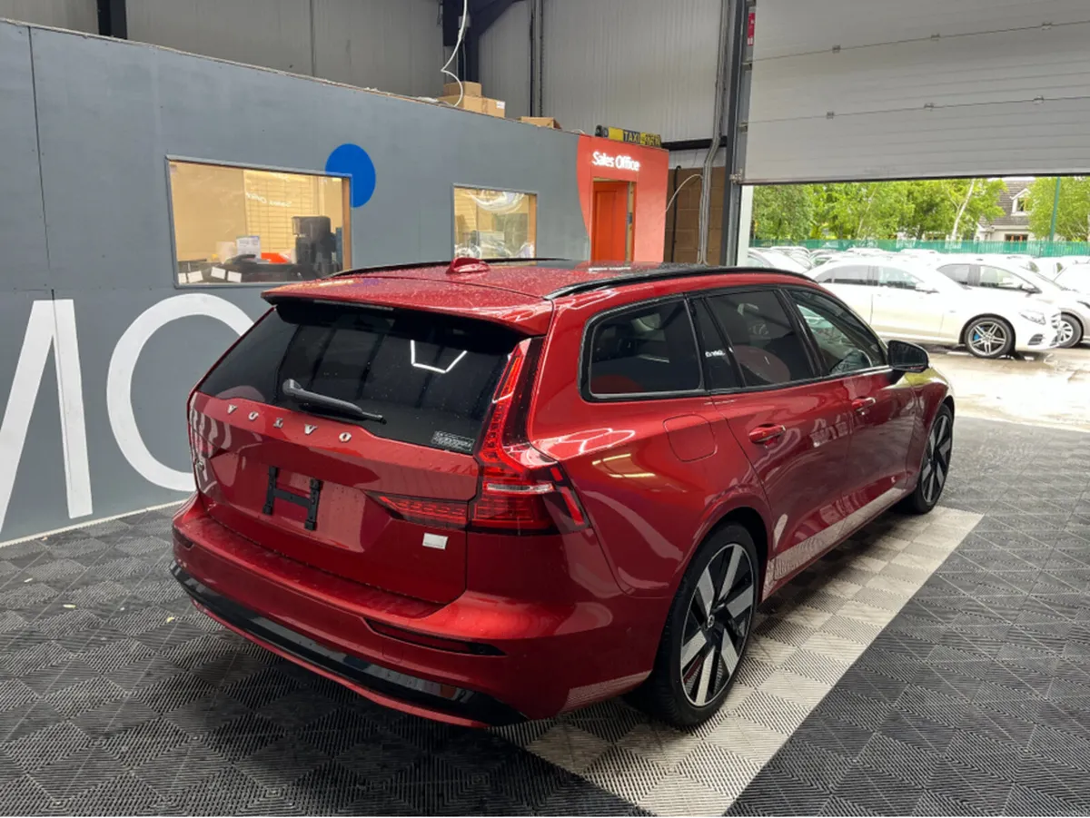 Volvo V40 €49950 2024 VOLVO V40 ULTIMATE T6 2.0 AU - Image 2
