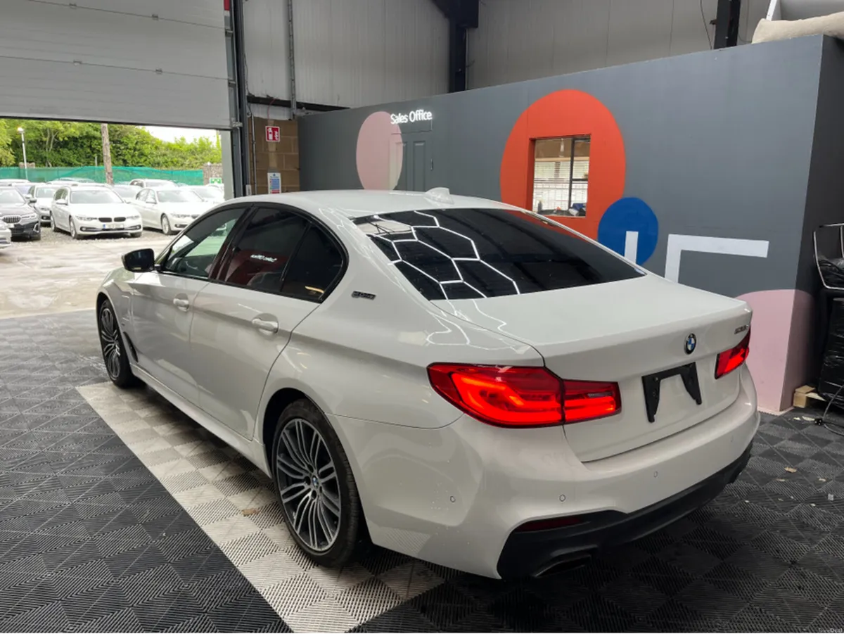 BMW 5-Series 2019 BMW 530E M-SPORT 2.0 AUTOMATIC / - Image 4