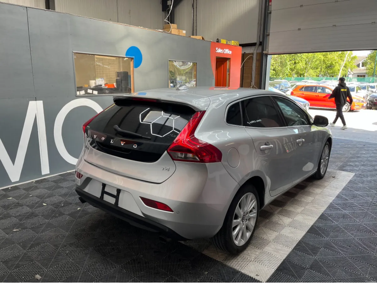 Volvo V40 €11950 2015 VOLVO V40 T4 1.6 AUTOMATIC / - Image 2