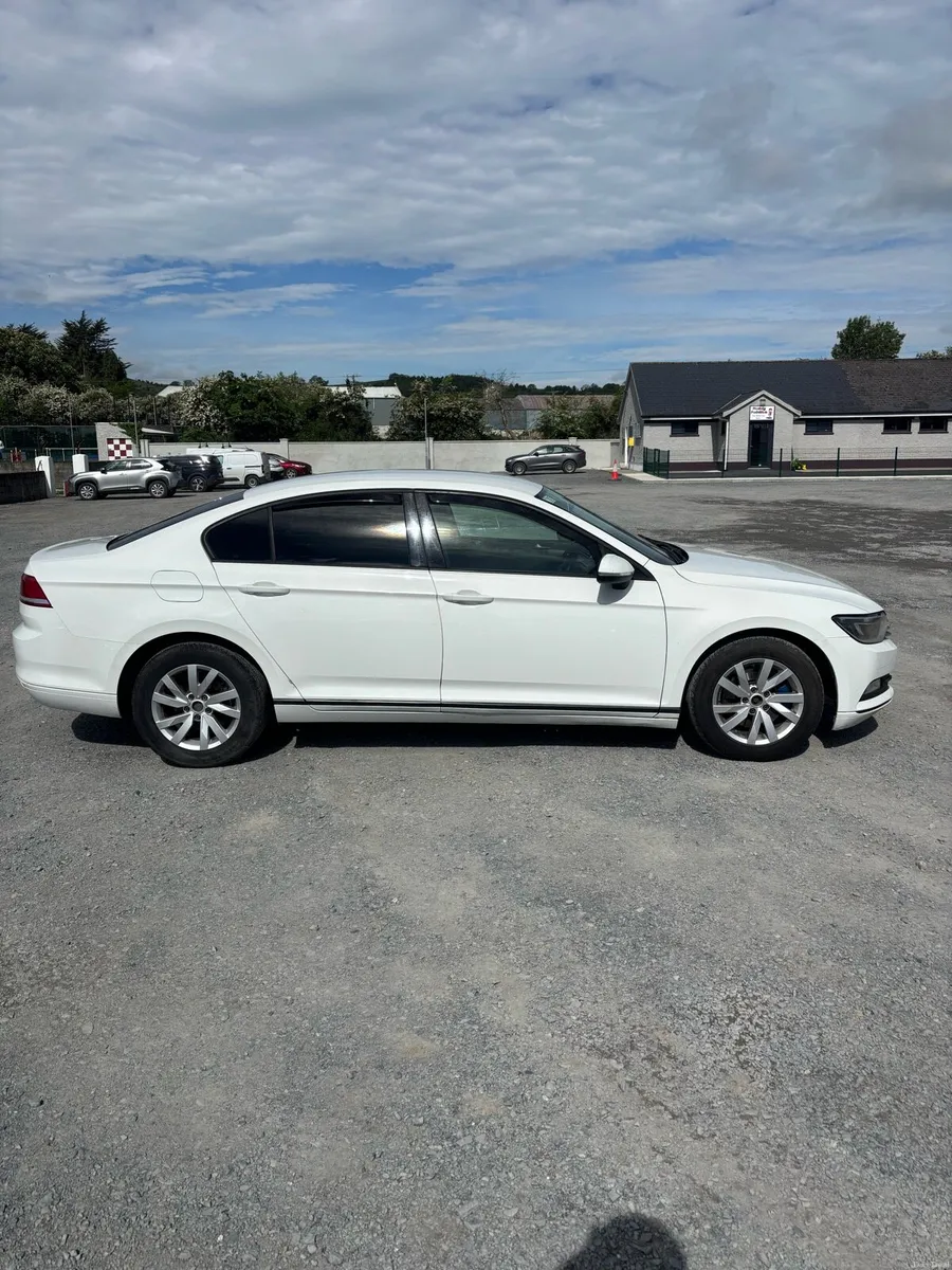 2015 Volkswagen Passat - Image 3