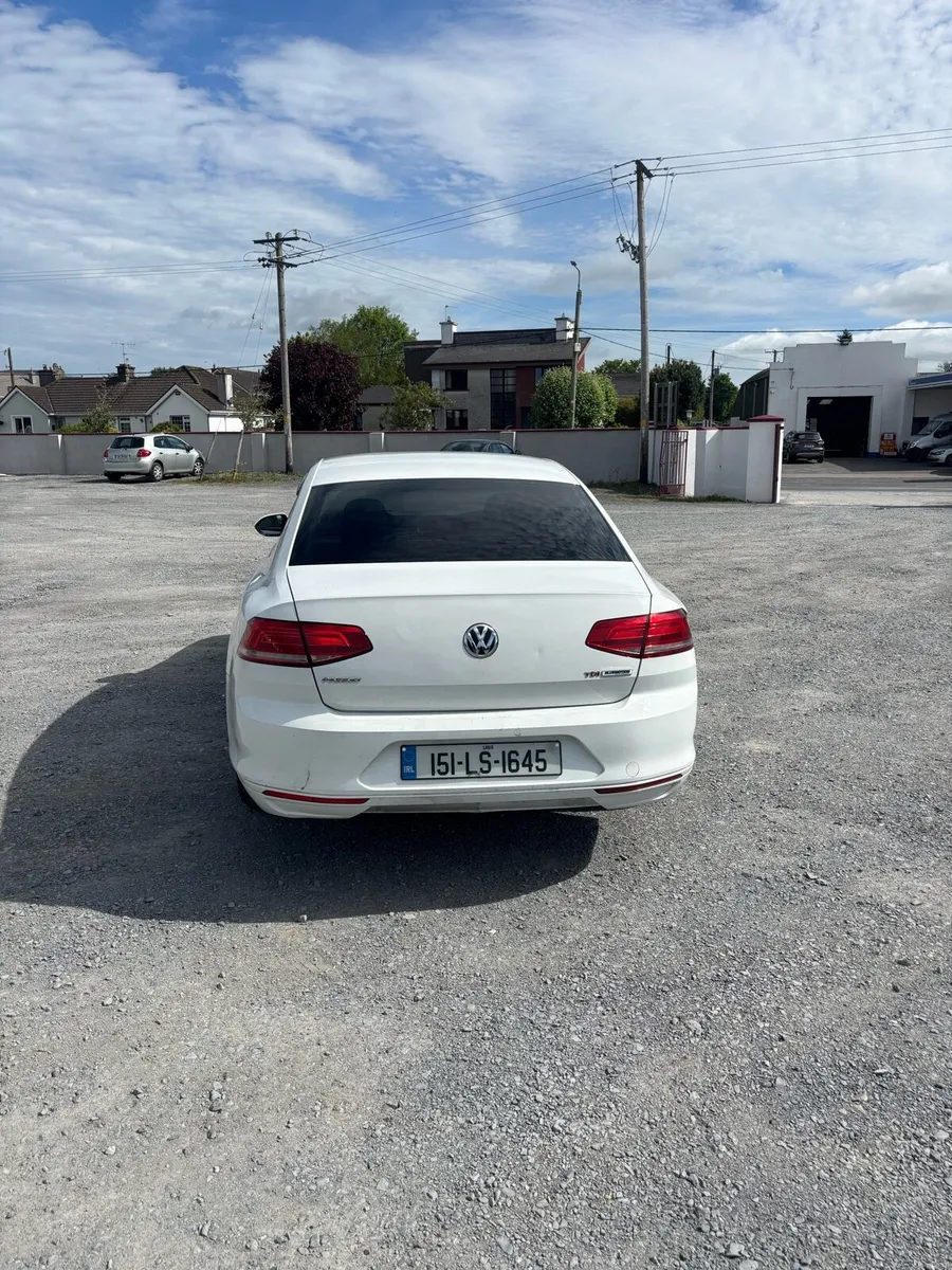 2015 Volkswagen Passat - Image 5