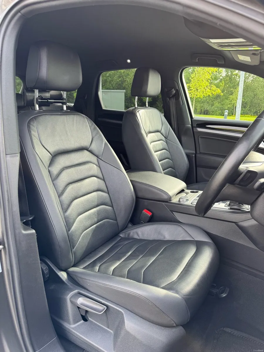 Volkswagen Touareg 3.0TDi V6 R-Line 4M N1 Crew Cab - Image 4