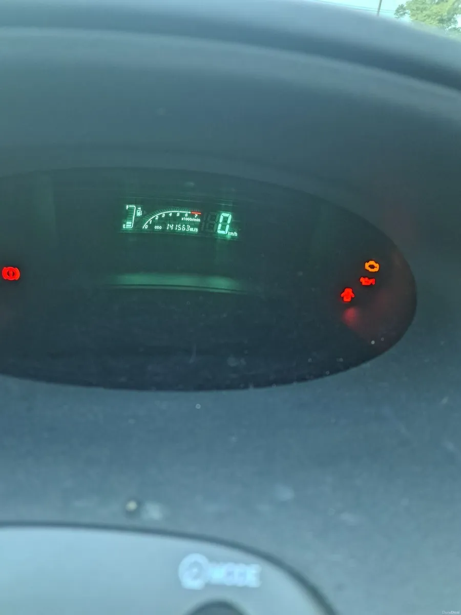 Toyota Yaris 2003 - Image 2