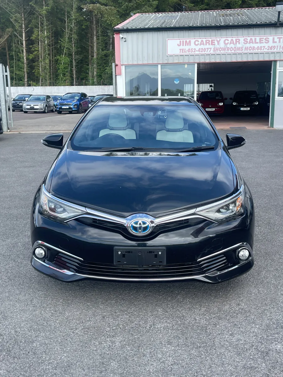 2017-1 Toyota Auris - Image 2