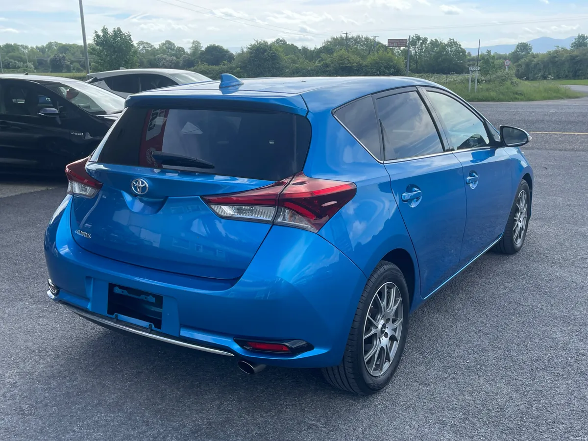 2015–1 Toyota Auris - Image 6