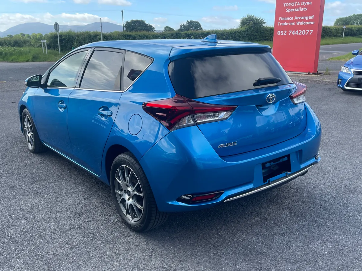 2015–1 Toyota Auris - Image 5