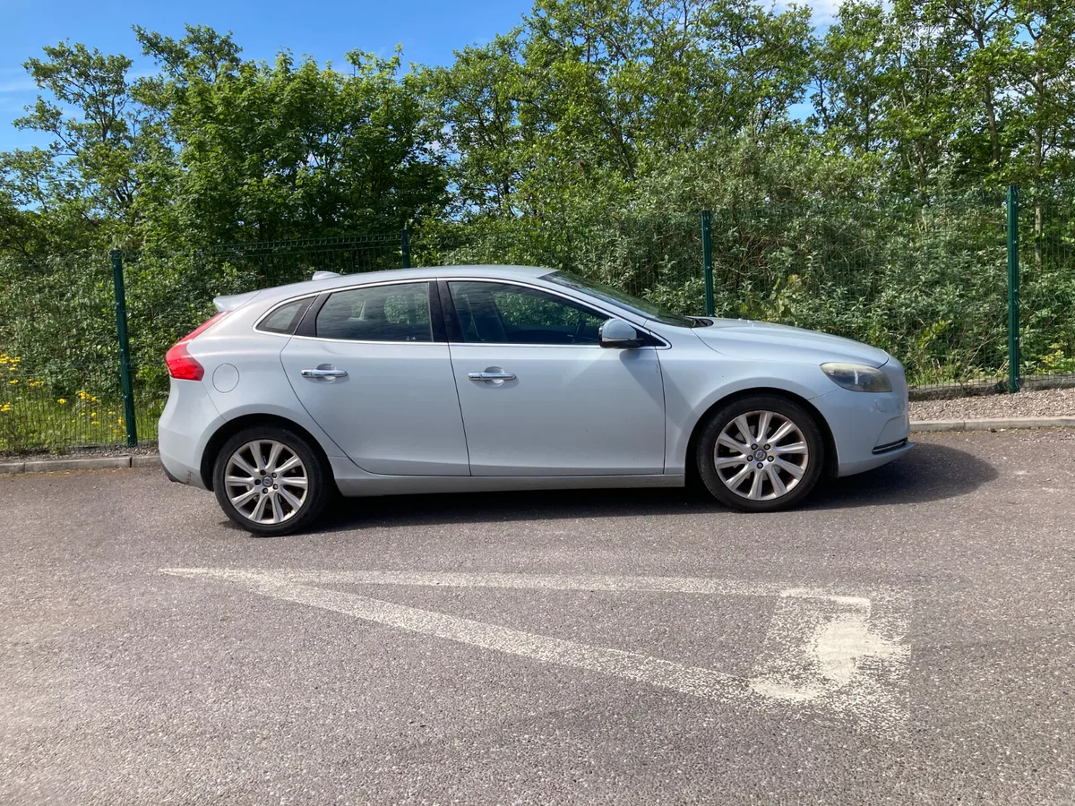 2013 Volvo V40 1.6 Petrol Automatic Low Klm - Image 2