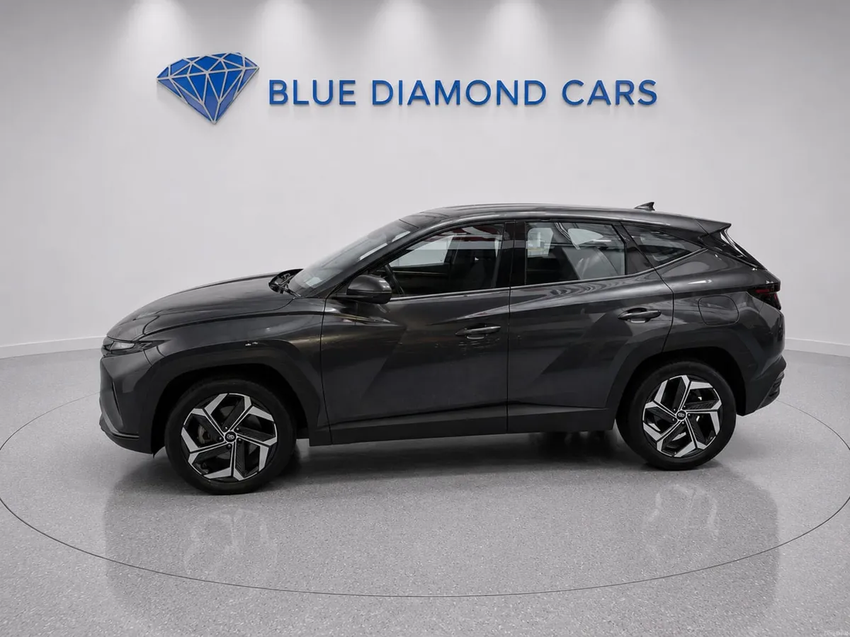 EXTREAMLY LOW MILEAGE 29,000 KM - 1 OWNER CAR 4WD - Image 4