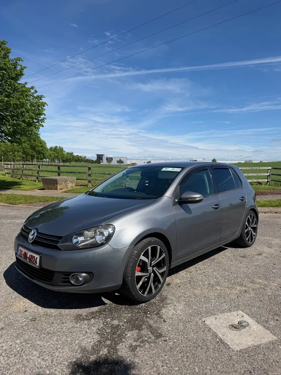Volkswagen Golf 2011 AUTO 1.6 TDI - Image 1