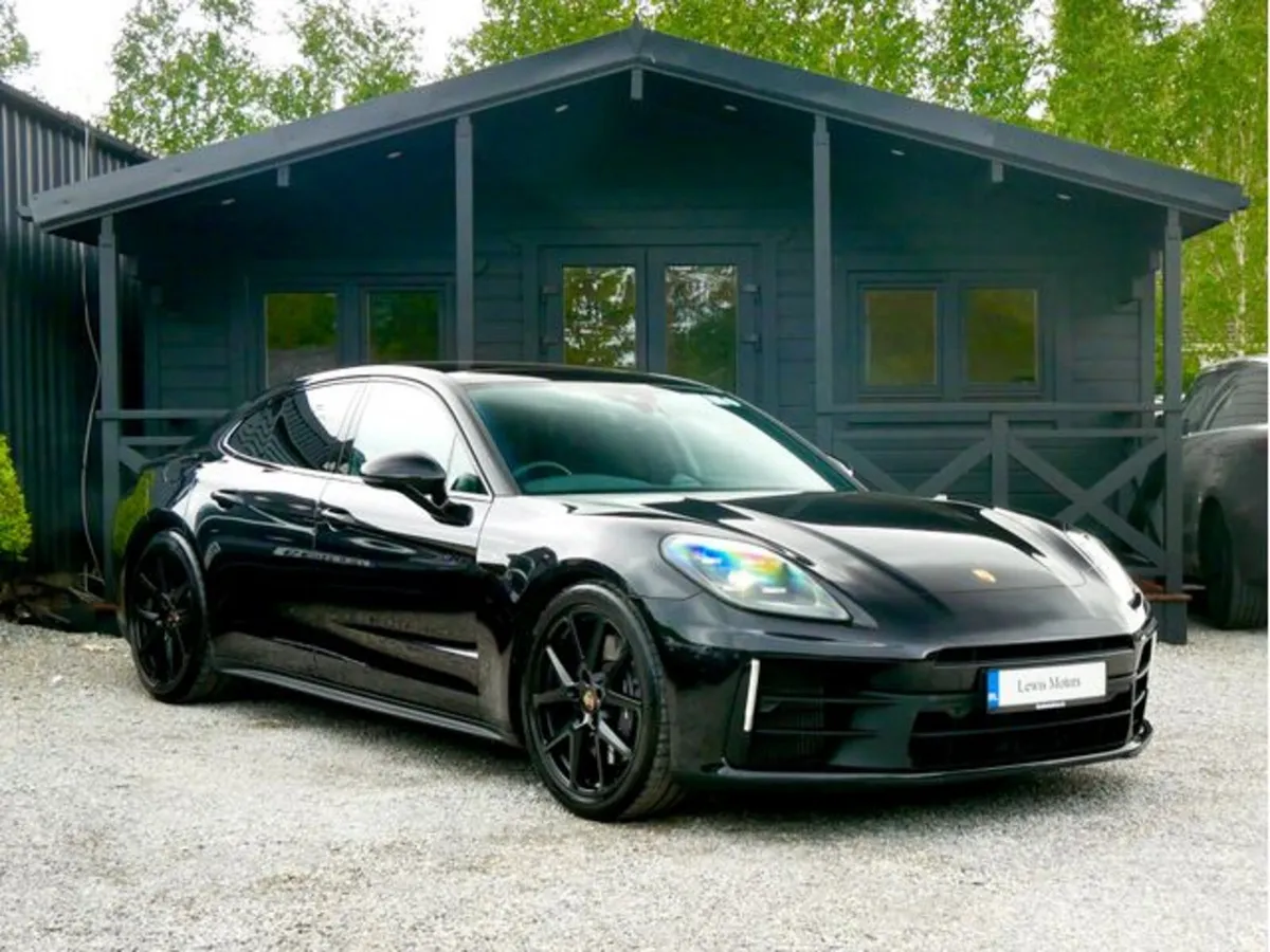 Porsche Panamera 4 E-HYBRID, SPORTS EXHAUST, TILT - Image 1