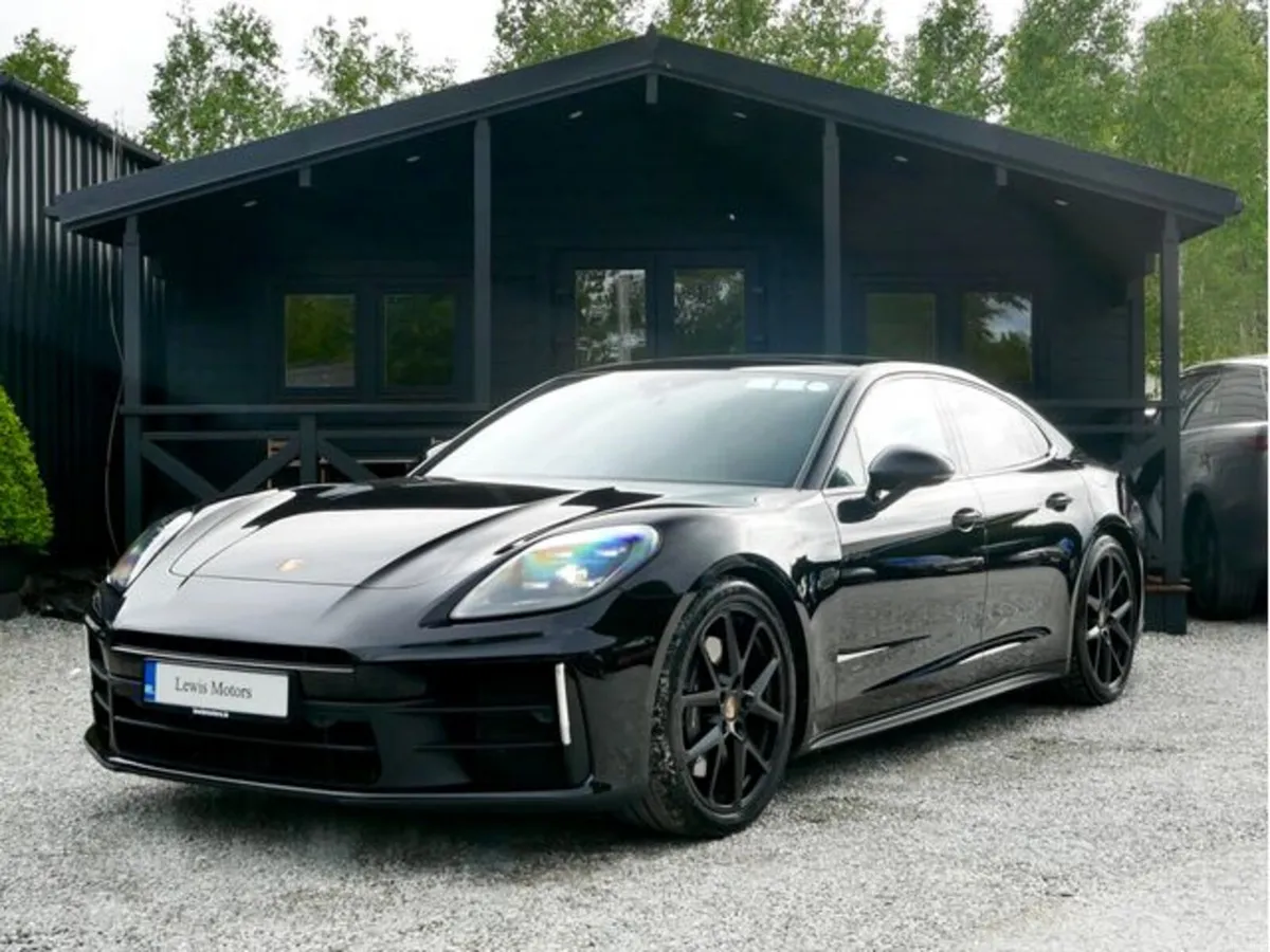 Porsche Panamera 4 E-HYBRID, SPORTS EXHAUST, TILT - Image 3