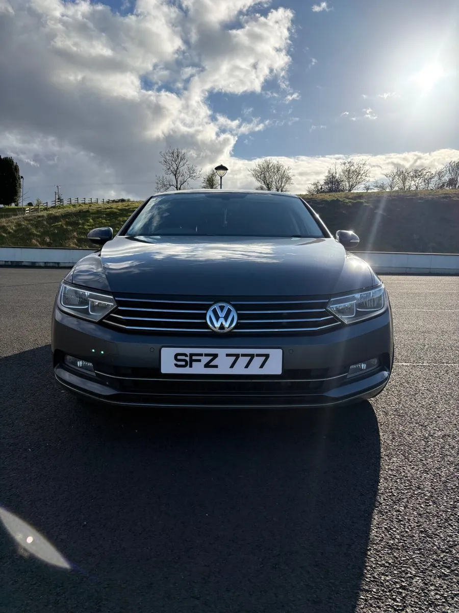 Volkswagen Passat 2016 - Image 2