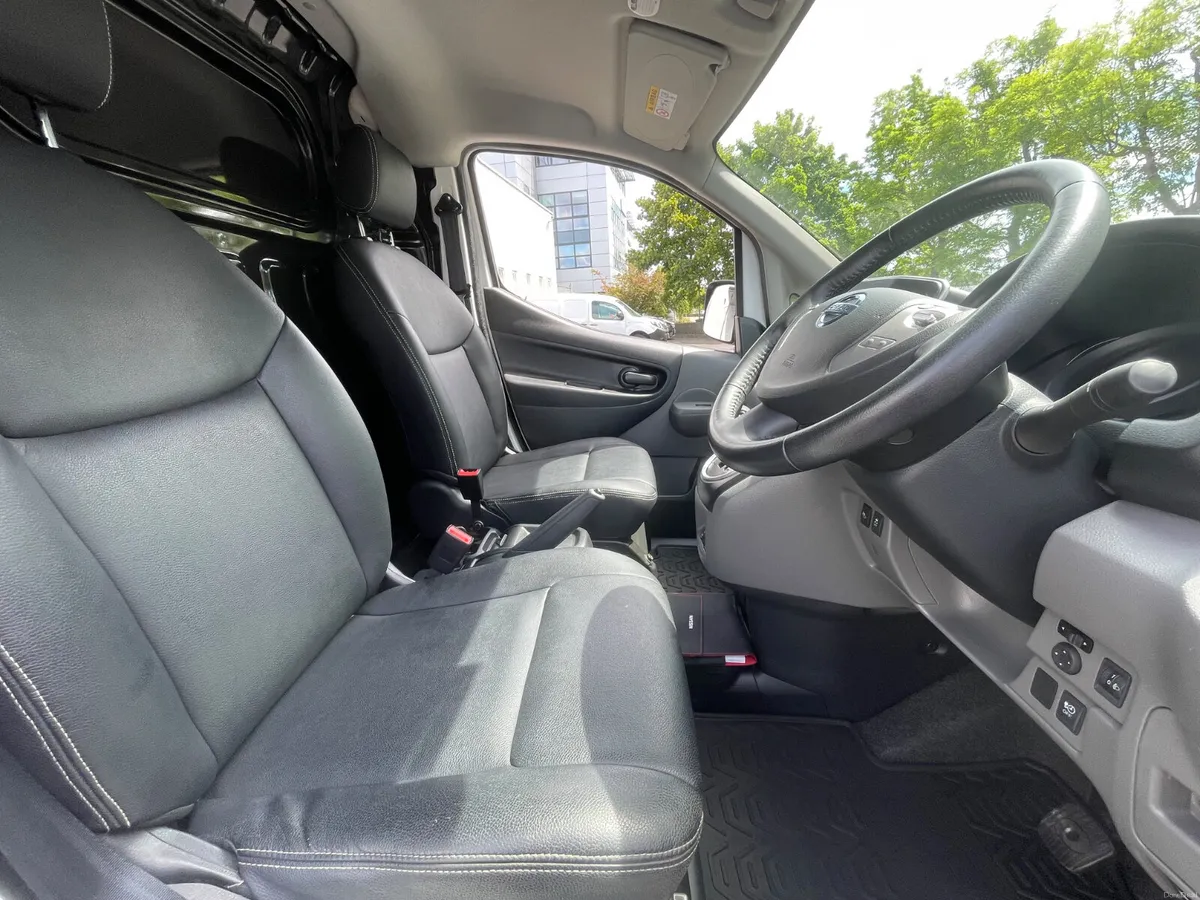 PRICE EX VAT - 40KWH - HEATED LEATHER - TINY KMS - Image 4