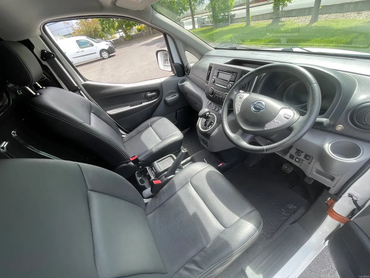 PRICE EX VAT - 40KWH - HEATED LEATHER - TINY KMS - Image 3