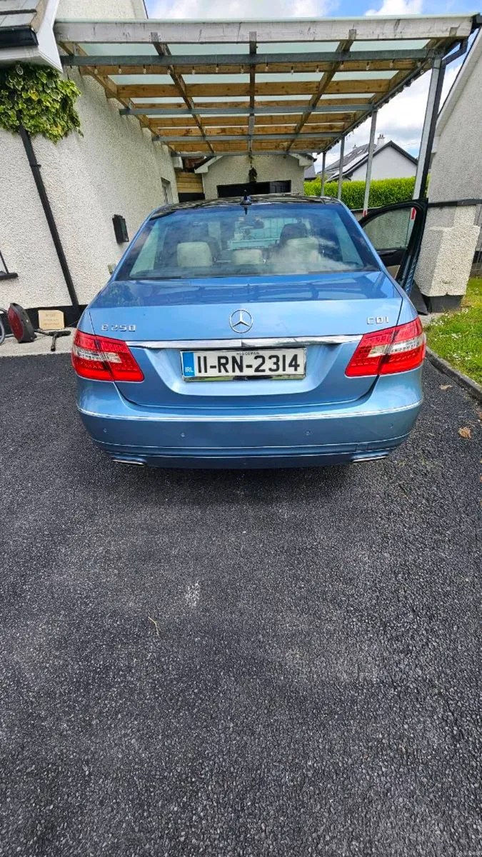 Mercedes E250 - Image 3