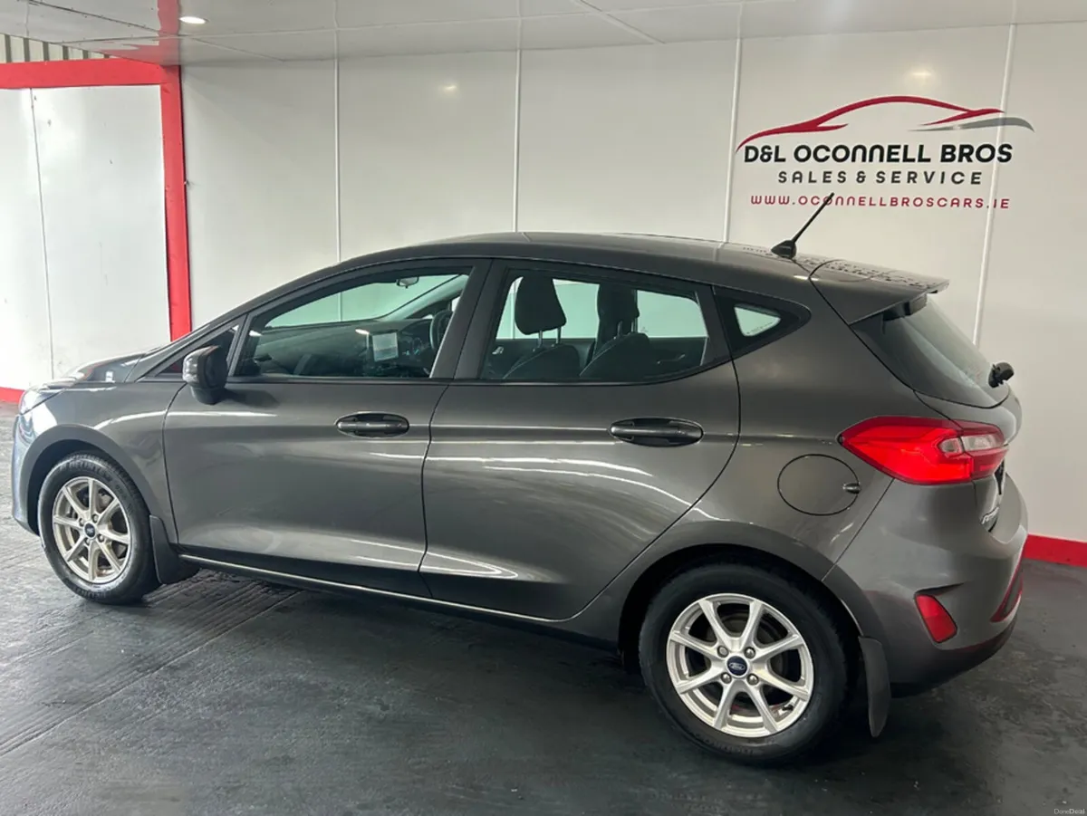 Ford Fiesta TITANIUM 1.10 85PS 5SPEED 4DR - Image 2