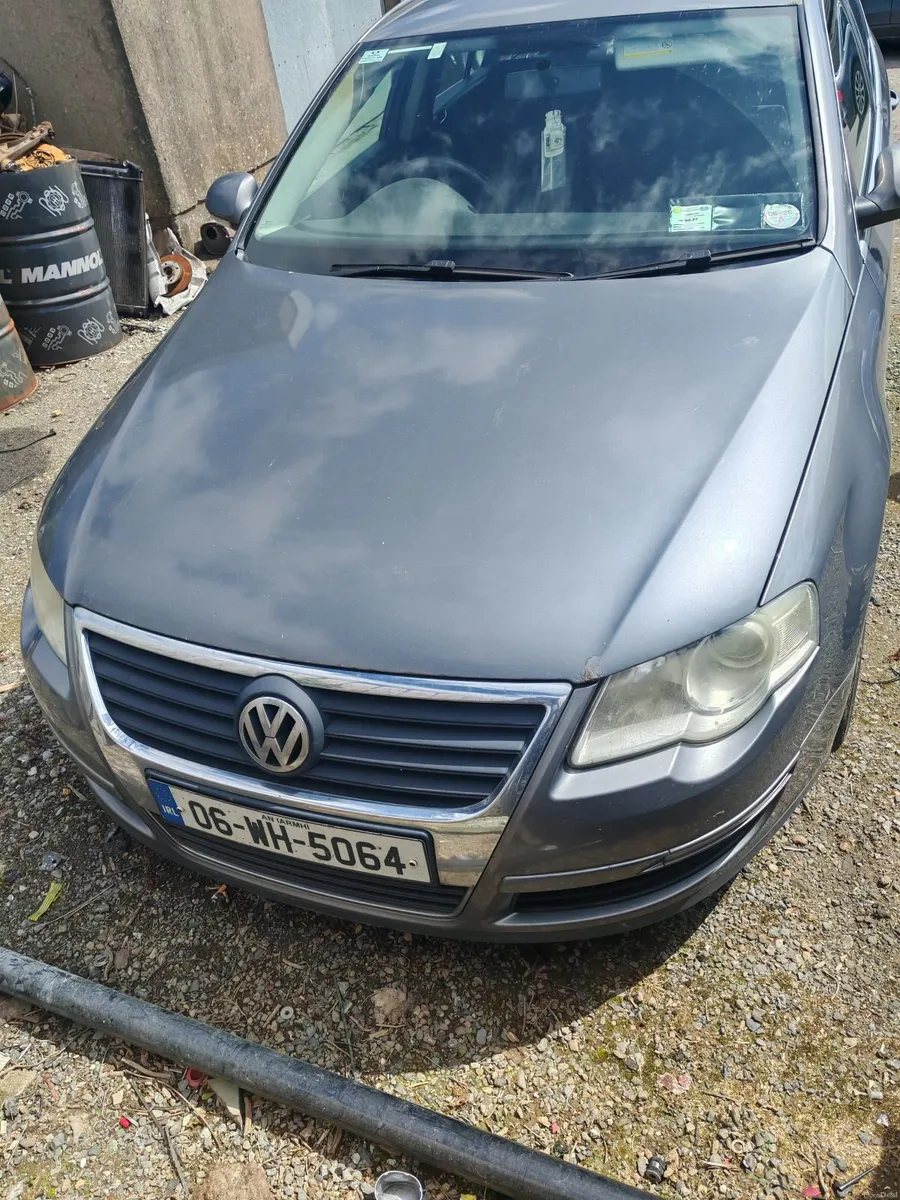 Volkswagen Passat 2006 - Image 2