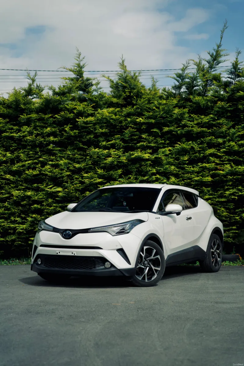 Toyota C-HR Hybrid 2018 - Image 1