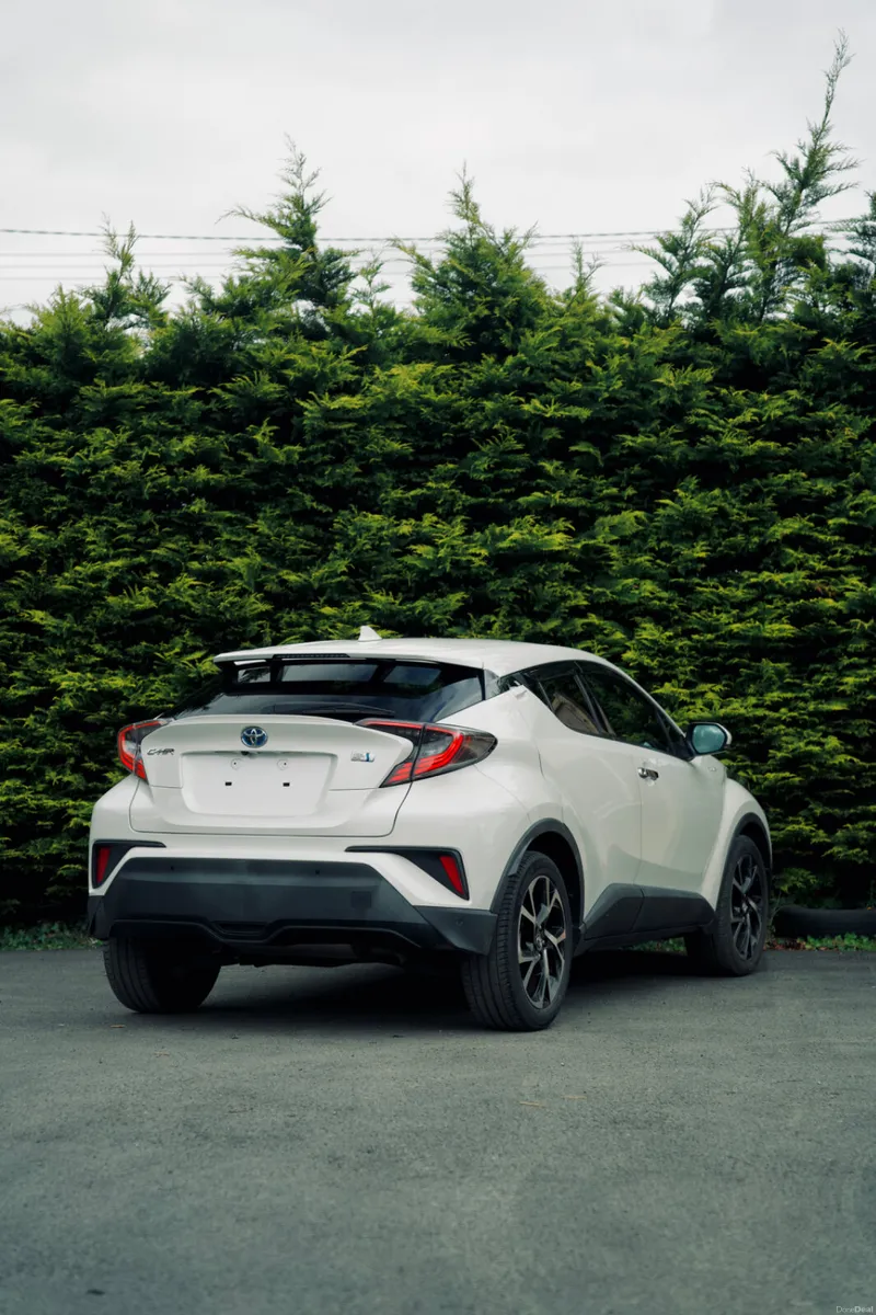 Toyota C-HR Hybrid 2018 - Image 3